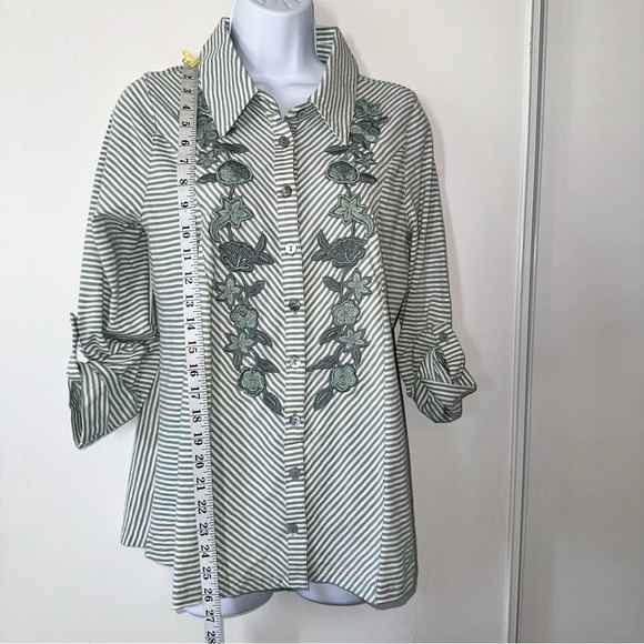 Soft Surroundings Women’s Sage Green & White Embroidery Anisa Tunic-Petite Small - Picture 6 of 11